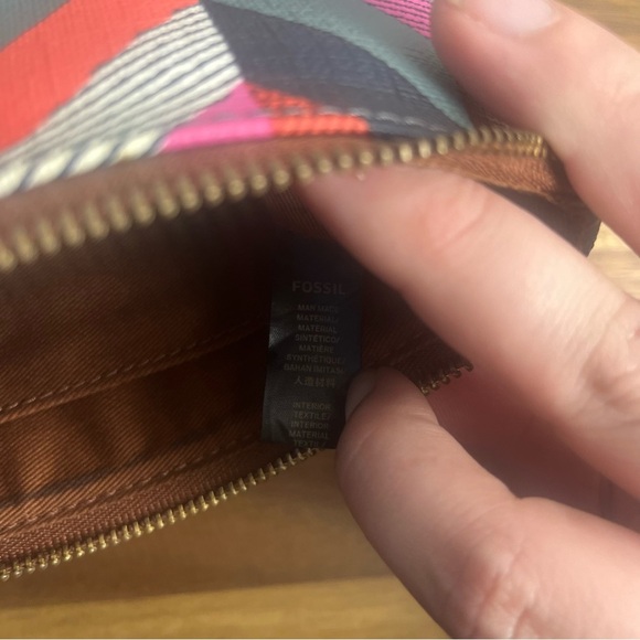 Fossil RFID Pouch Clutch Wallet Geometric Chevron Multi Color - Picture 7 of 8